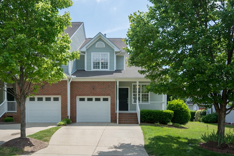 Photo 1 of 16 - 6010 Four Townes Ln, Raleigh, NC 27616
