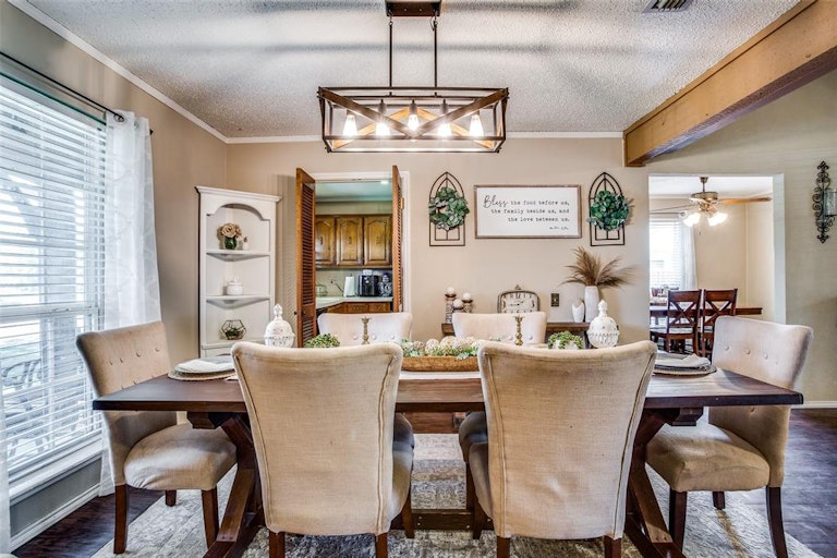 Photo 11 of 36 - 3008 Kensington Dr, Mesquite, TX 75150