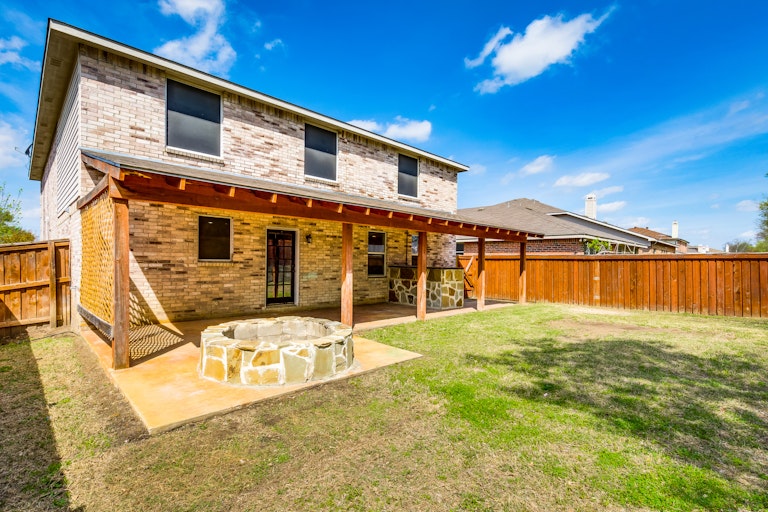 Photo 6 of 32 - 16408 Red River Ln, Justin, TX 76247