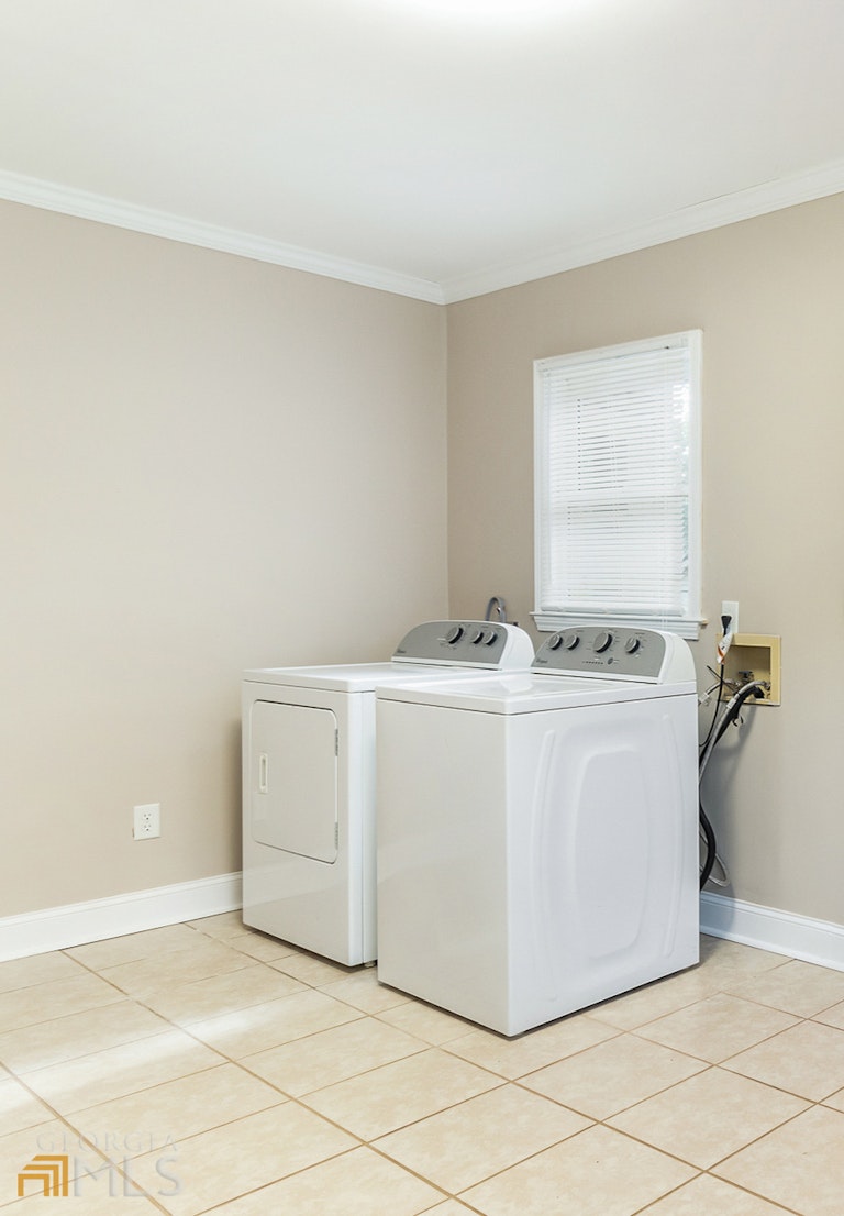 Photo 17 of 23 - 1028 Oakview Rd, Decatur, GA 30030