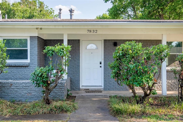 Photo 5 of 27 - 7832 Mary Frances Ln, North Richland Hills, TX 76180