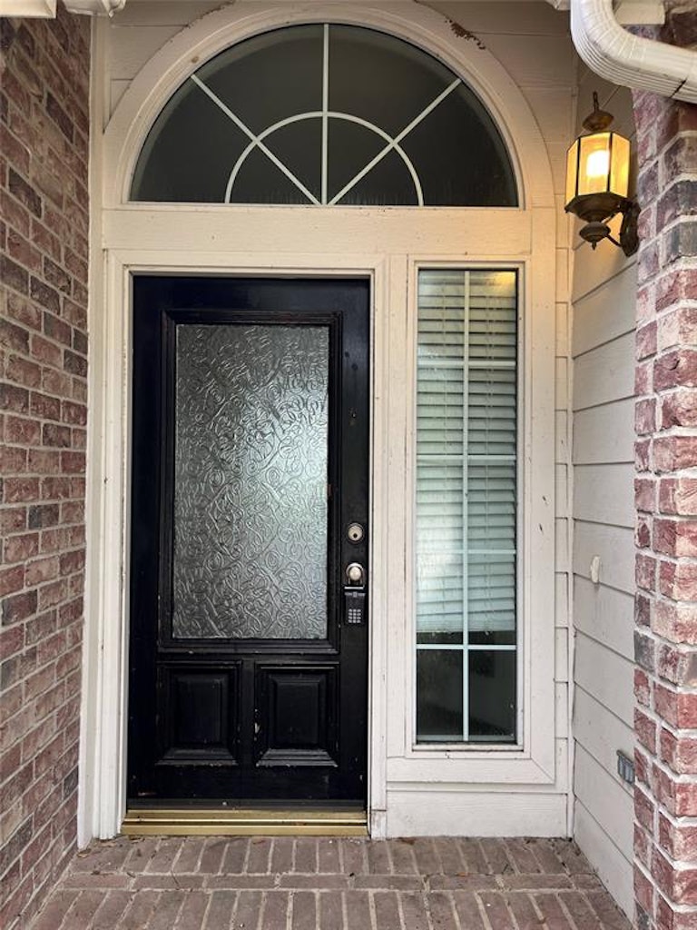 Photo 2 of 6 - 4042 Dell Ln, Missouri City, TX 77459