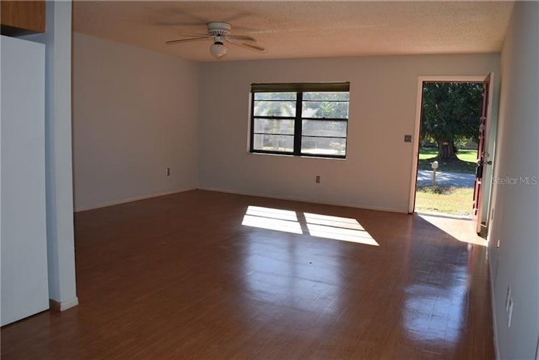 Photo 3 of 11 - 4011 Annie St, Sarasota, FL 34233