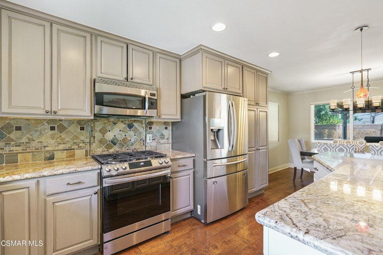 Photo 3 of 14 - 2431 Invar Ct, Simi Valley, CA 93065