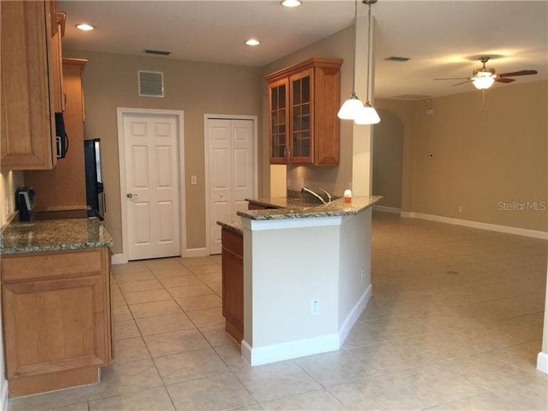 Photo 7 of 24 - 6823 44th Ter E, Bradenton, FL 34203