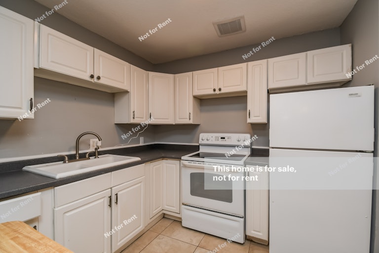 Photo 14 of 27 - 8858 Atter Ln, Jacksonville, FL 32216