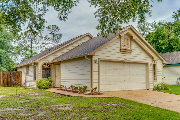 Photo 1 of 25 - 116 Lakeside Cir, Sanford, FL 32773
