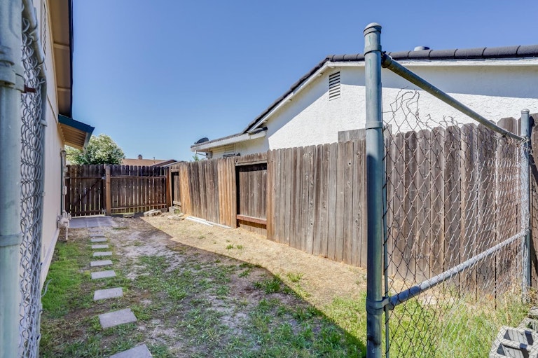 Photo 33 of 36 - 4636 Baywind Dr, Sacramento, CA 95838