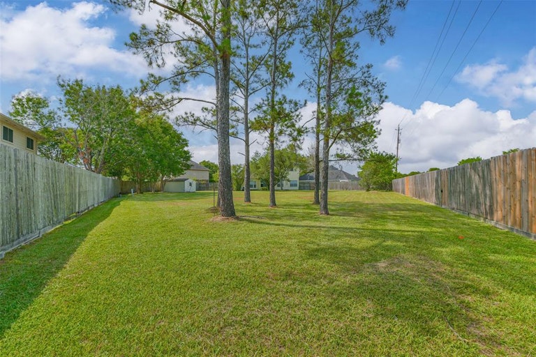 Photo 32 of 34 - 16026 Biscayne Shoals Dr, Friendswood, TX 77546