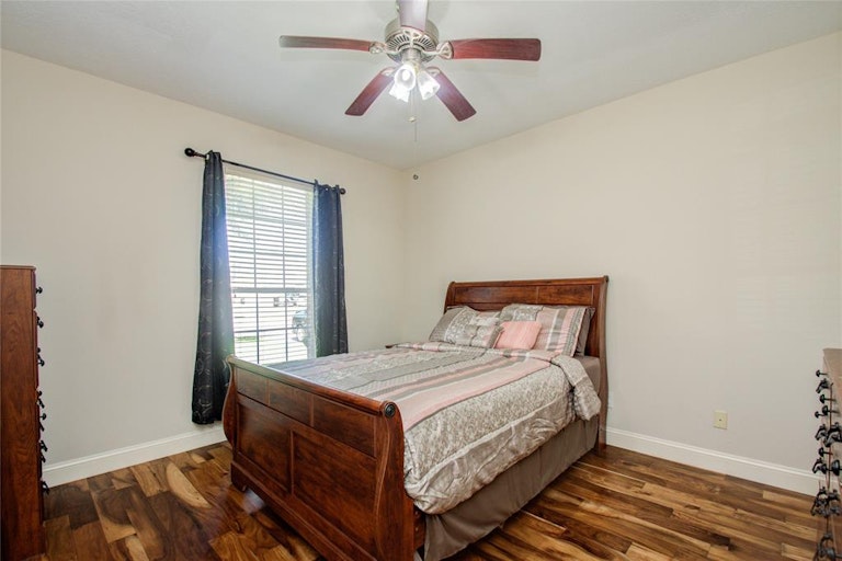Photo 41 of 49 - 4476 Chestnut Cir, Friendswood, TX 77546