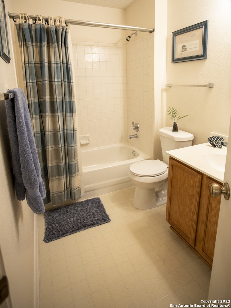 Photo 10 of 17 - 16123 Turnstone Ln, San Antonio, TX 78247