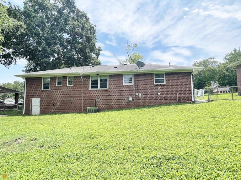 Photo 16 of 17 - 1802 Lake Harbin Rd, Morrow, GA 30260