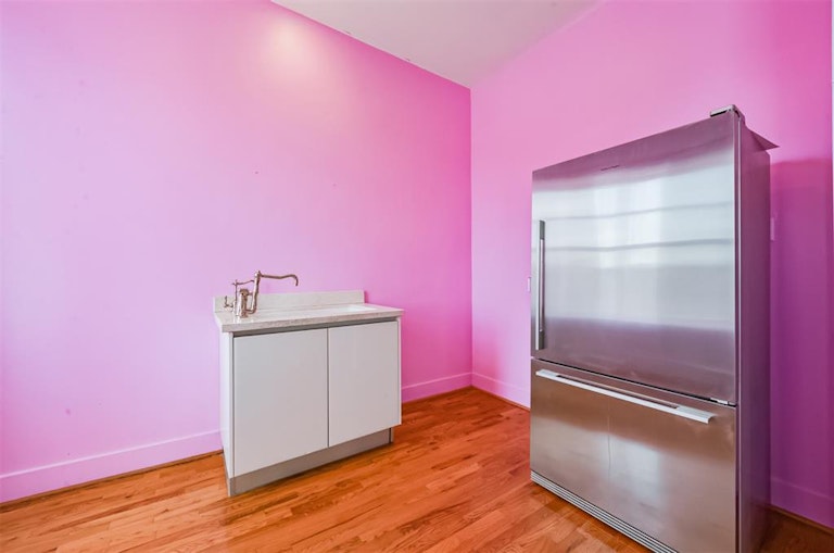 Photo 14 of 44 - 2700 Albany St #3B, Houston, TX 77006