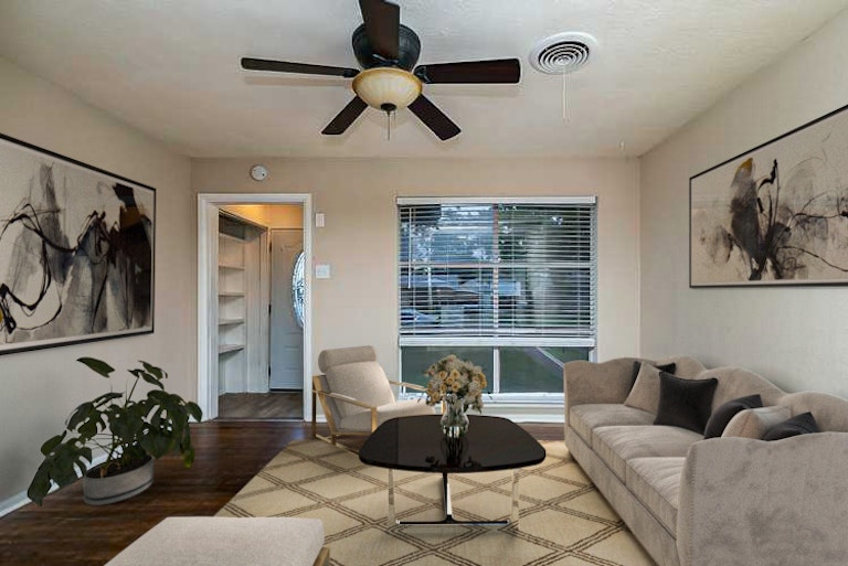 Photo 2 of 17 - 1008 Powell Rd, Mesquite, TX 75149