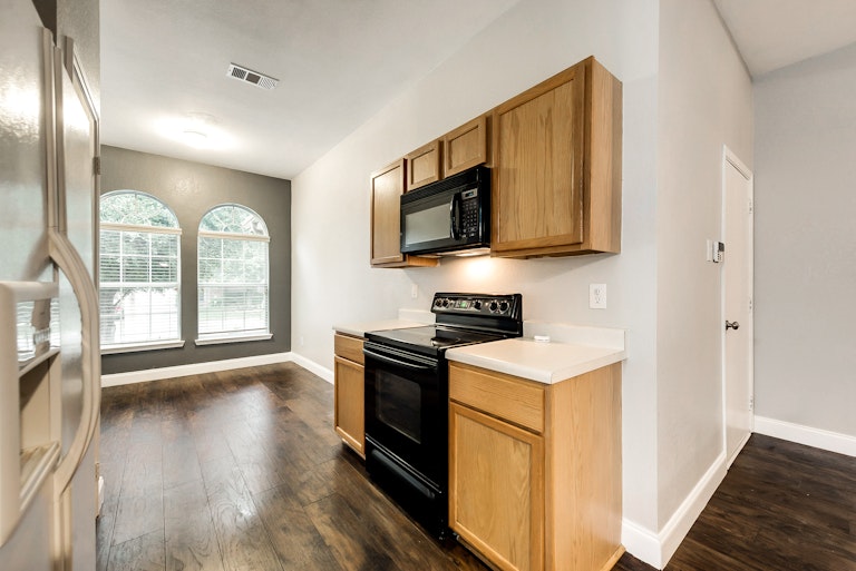 Photo 11 of 26 - 3608 Bandera Ranch Rd, Roanoke, TX 76262