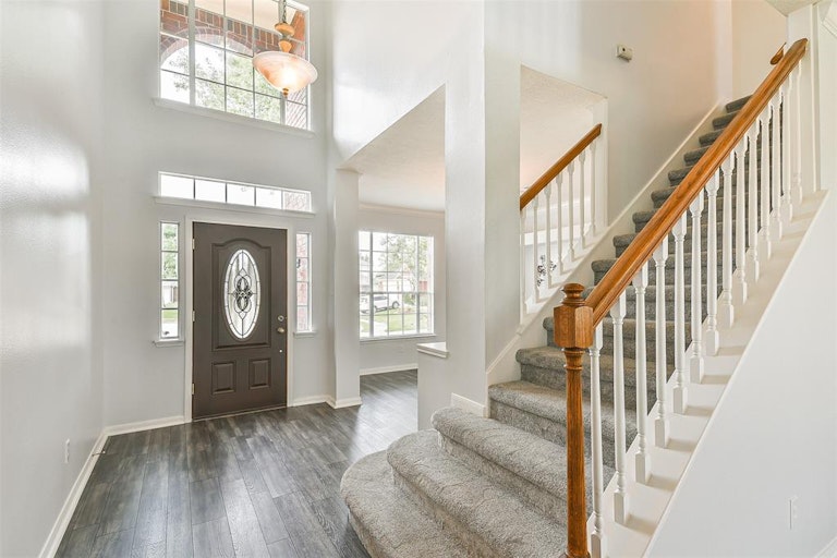 Photo 4 of 34 - 16026 Biscayne Shoals Dr, Friendswood, TX 77546