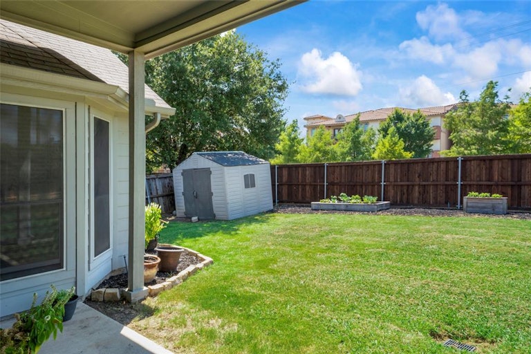 Photo 32 of 39 - 318 Fort Edward Dr, Arlington, TX 76002