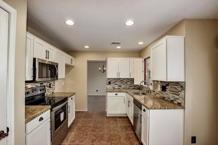 Photo 8 of 25 - 3543 E Tonto Ln, Phoenix, AZ 85050