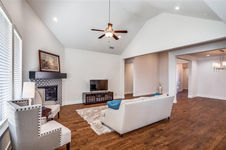 Photo 11 of 40 - 10556 Wintergreen Dr, Frisco, TX 75035