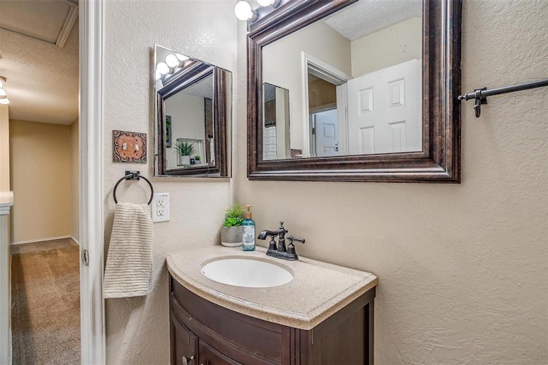 Photo 25 of 33 - 1235 Scarlet Sage Pkwy, Burleson, TX 76028