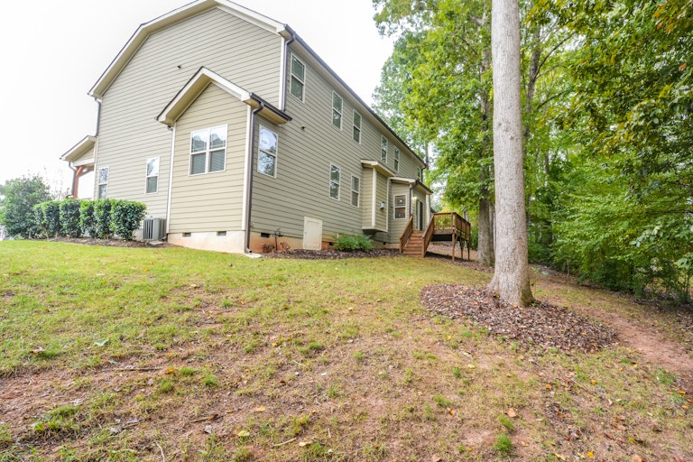 Photo 16 of 17 - 203 McKnitt Pl, Garner, NC 27529