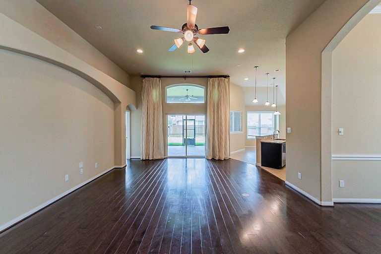 Photo 13 of 35 - 13707 Parkers Cove Ct, Houston, TX 77044