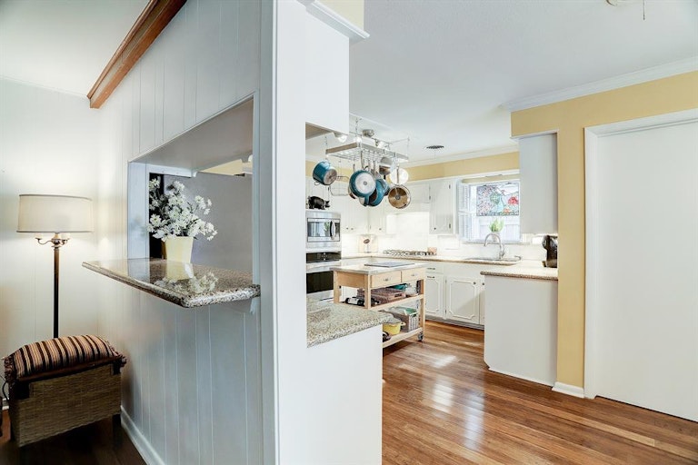 Photo 12 of 23 - 5414 Indigo St, Houston, TX 77096