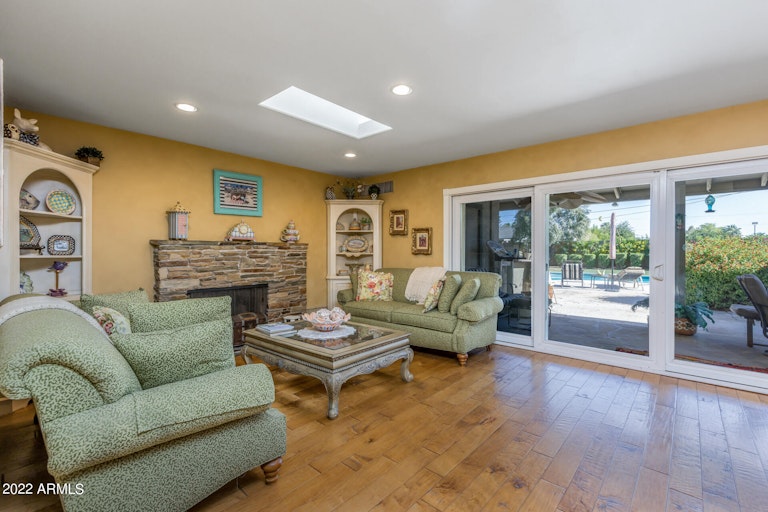 Photo 11 of 24 - 121 E Claremont St, Phoenix, AZ 85012