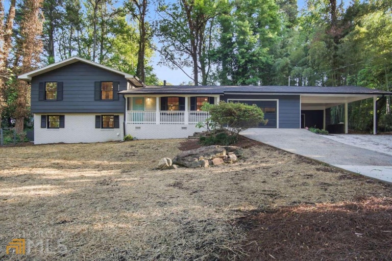 Photo 1 of 30 - 444 Smyrna Powder Springs Rd SW, Marietta, GA 30060
