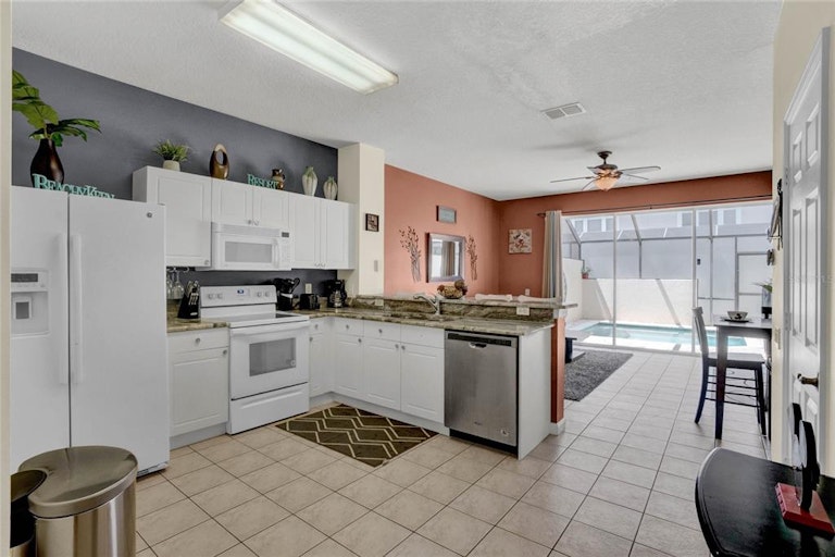 Photo 17 of 46 - 2371 Silver Palm Dr, Kissimmee, FL 34747
