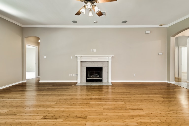 Photo 11 of 29 - 12713 Sweet Bay Dr, Euless, TX 76040