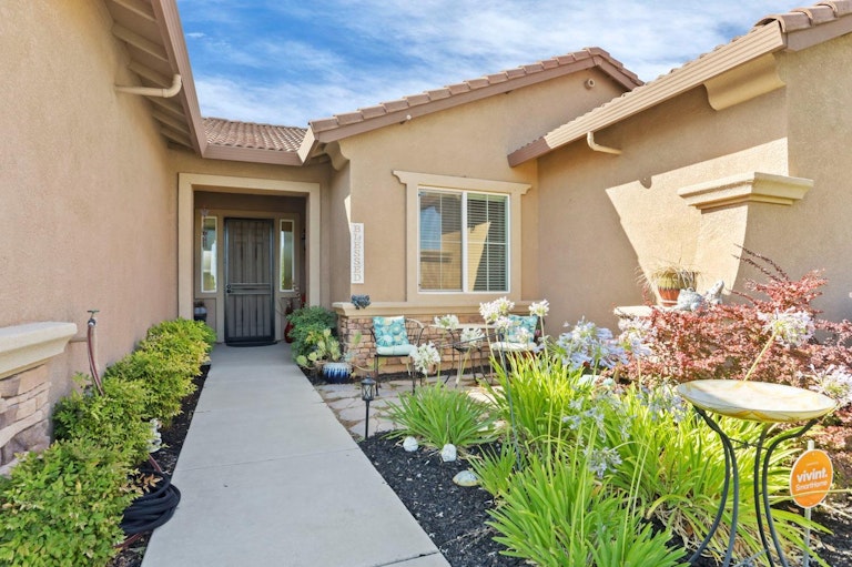 Photo 4 of 46 - 1026 Dimaggio Way, Galt, CA 95632