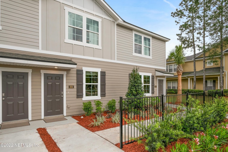 Photo 1 of 26 - 8279 Zenith Cir, Jacksonville, FL 32256