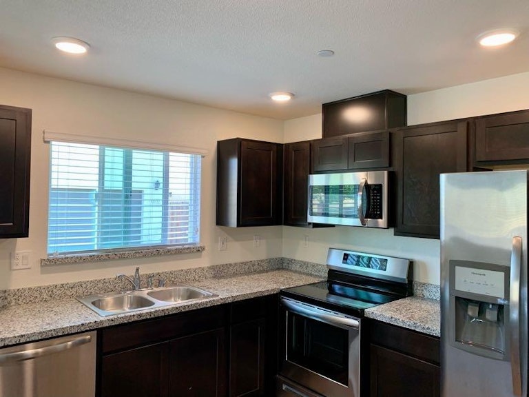 Photo 5 of 25 - 3504 Bayou Rd, Sacramento, CA 95835
