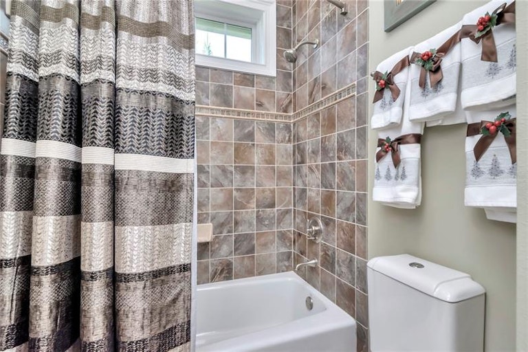 Photo 13 of 42 - 22338 Bartholdi Cir, Land O Lakes, FL 34639