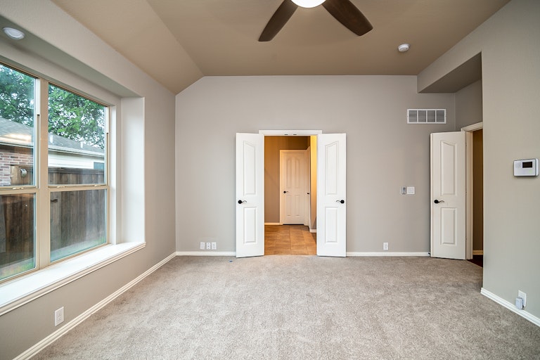 Photo 18 of 36 - 9113 Windsor Dr, Little Elm, TX 75068