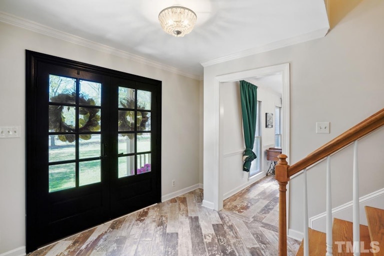 Photo 2 of 31 - 2016 Neuse Colony Dr, Clayton, NC 27527
