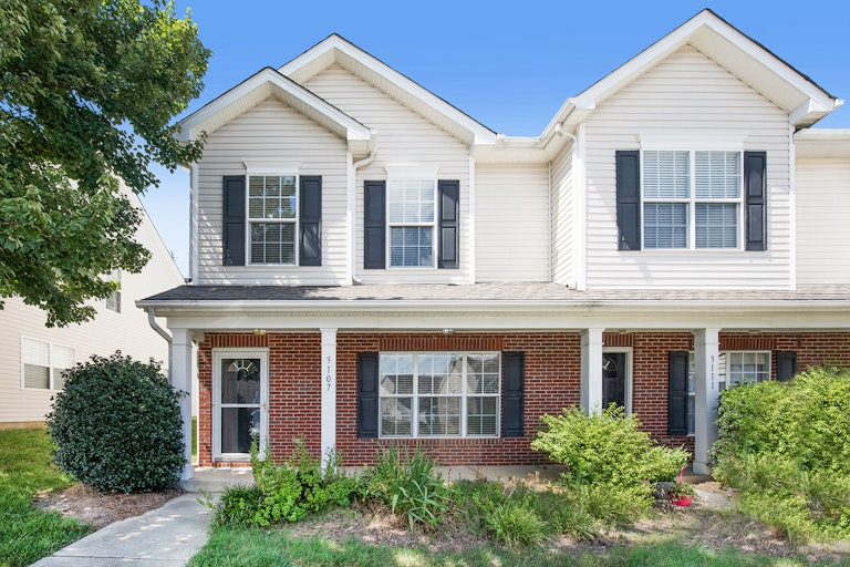 Photo 1 of 17 - 3107 Golden Dale Ln, Charlotte, NC 28262