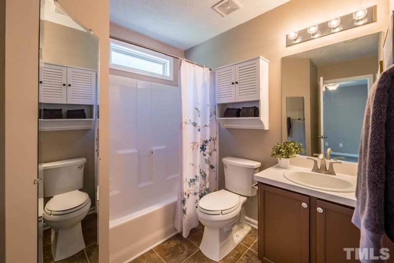 Photo 19 of 46 - 5 Ingram Ct, Durham, NC 27713