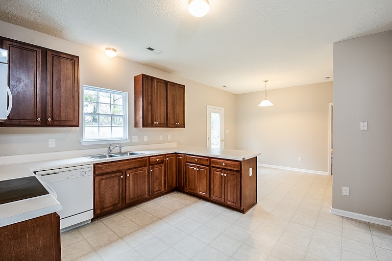Photo 3 of 19 - 6817 Paint Rock Ln, Raleigh, NC 27610
