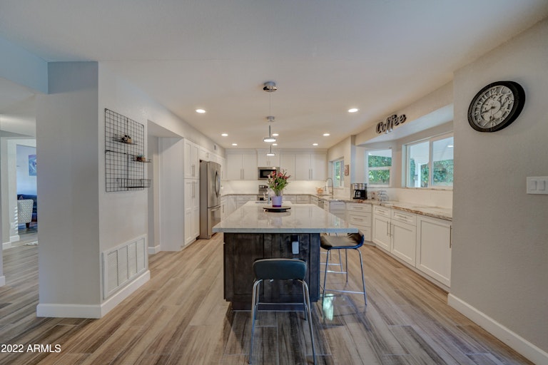 Photo 13 of 49 - 5201 E Aire Libre Ave, Scottsdale, AZ 85254