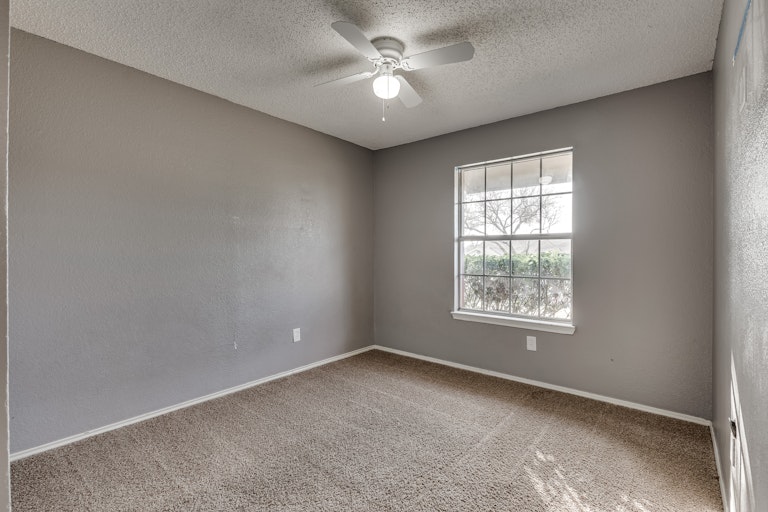 Photo 14 of 20 - 2122 High Bluff Dr, Garland, TX 75041