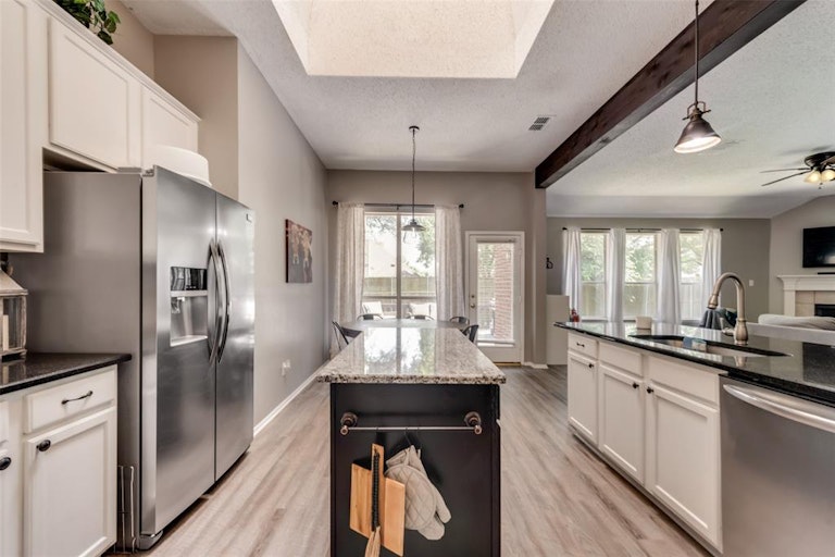 Photo 10 of 27 - 5910 Creek Crossing Ln, Sachse, TX 75048