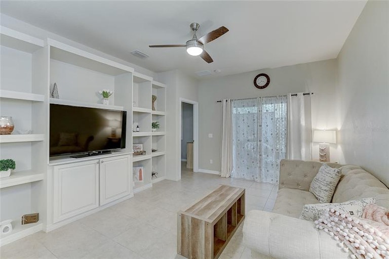 Photo 8 of 51 - 11815 Tempest Harbor Loop, Venice, FL 34292