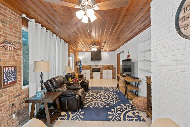 Photo 14 of 56 - 721 W Nelson St, Tavares, FL 32778