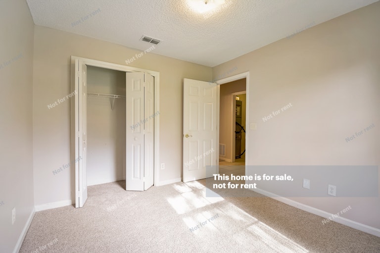 Photo 20 of 31 - 8350 Argyle Corners Ct, Jacksonville, FL 32244