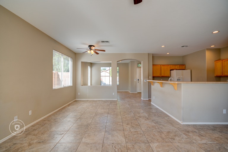 Photo 3 of 25 - 15927 W Maui Ln, Surprise, AZ 85379