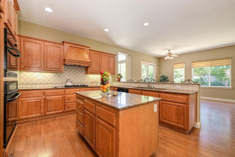 Photo 10 of 35 - 712 Grandview Dr, Auburn, CA 95603