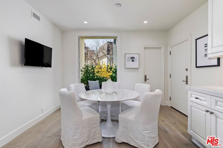 Photo 8 of 24 - 10106 Empyrean Way #201, Los Angeles, CA 90067