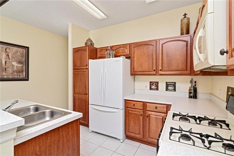 Photo 6 of 24 - 5401 Dahlia Reserve Dr, Kissimmee, FL 34758